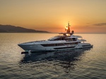 El súper yate más grande y caro (42 millones) de Riva cuya estela sigue hasta James Bond