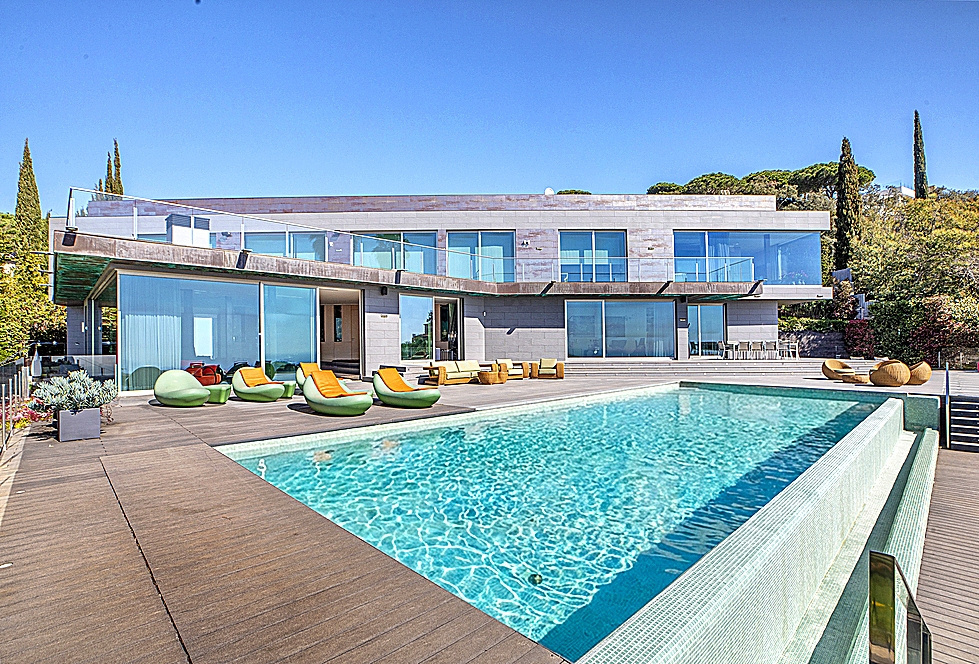 La piscina aumenta el lujo residencial