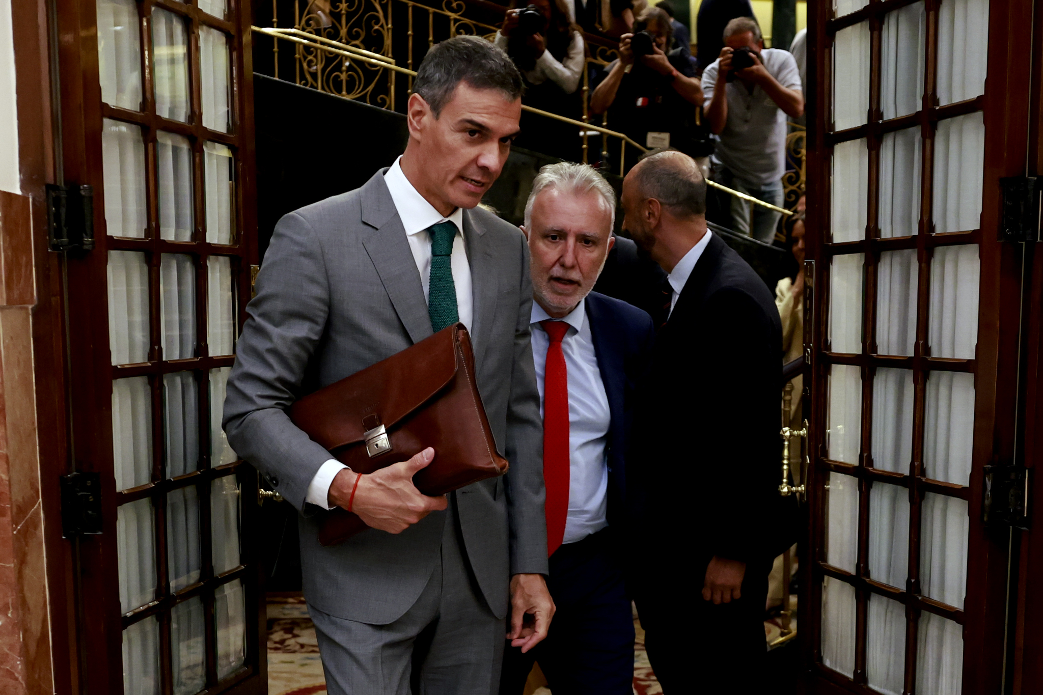Sánchez se queda solo por el colapso de Ceuta