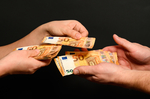 Ni las subidas de tipos ni la incertidumbre frenan el crecimiento del crédito al consumo