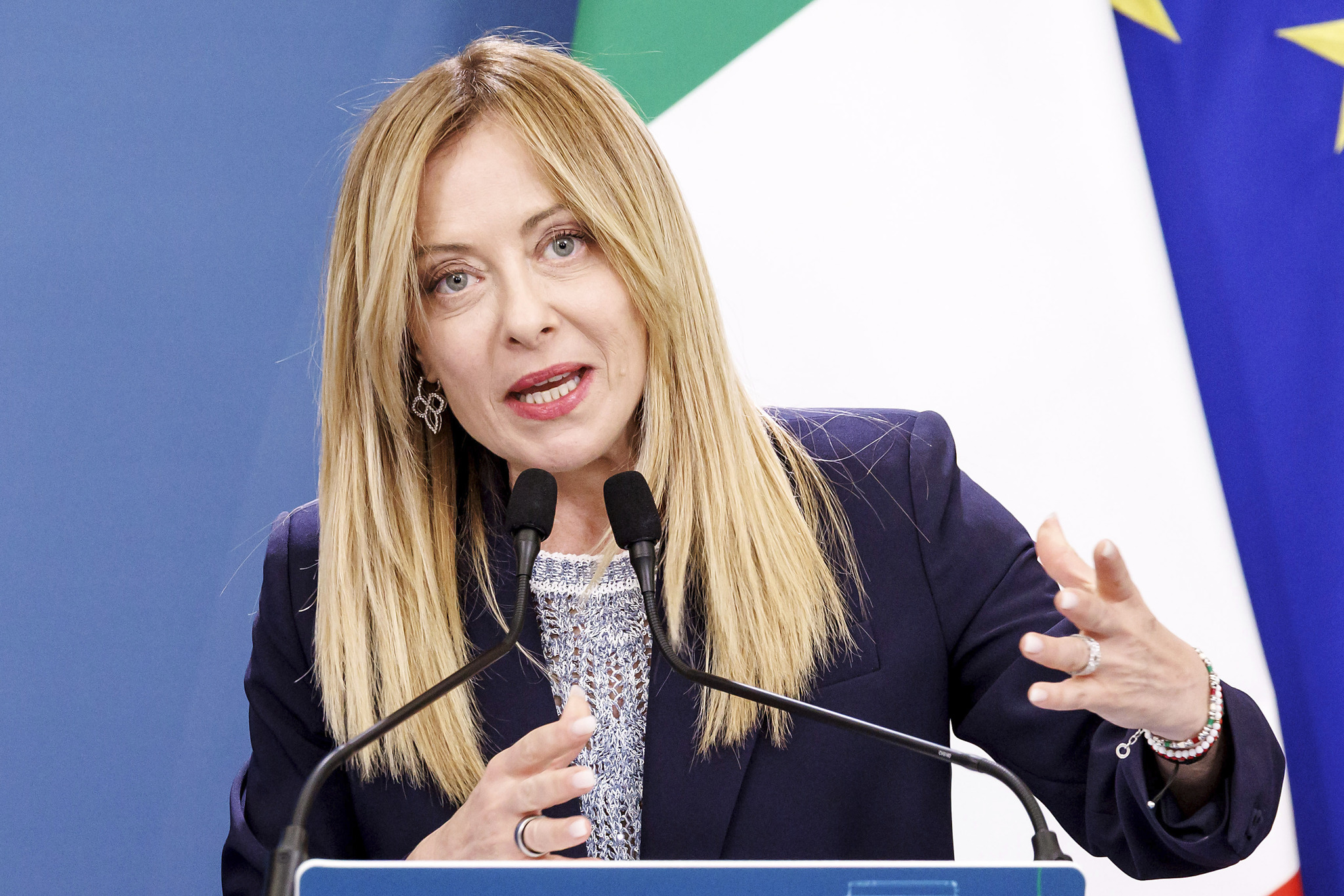 Meloni: de estabilidad política a reforma estructural Cuatro años de estabilidad política han demostrado que Italia es capaz de sostener un Gobierno. La oportunidad ahora consiste en transformar esa estabilidad en reformas que reduzcan la complejidad administrativa y refuercen el crecimiento a largo plazo. Leer