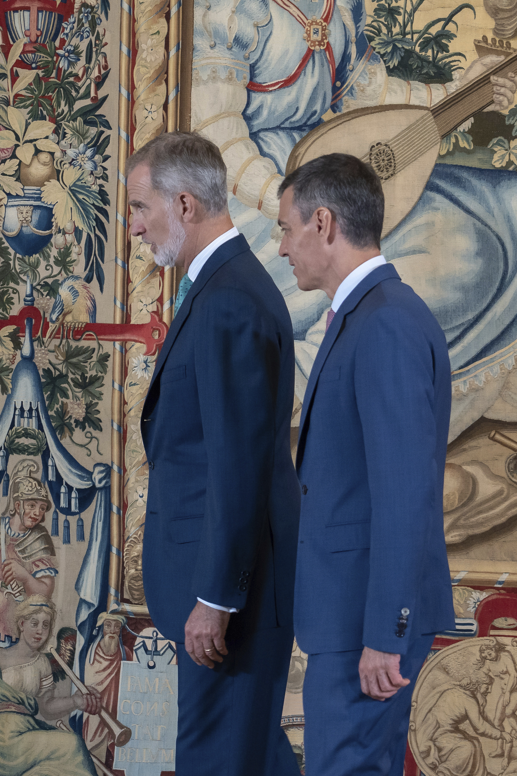 ¿Debe el Rey ir a Ceuta? Es seguro que Don Felipe se vería rodeado de una enfervorecida muchedumbre nada más poner pie en la ciudad autónoma. Leer