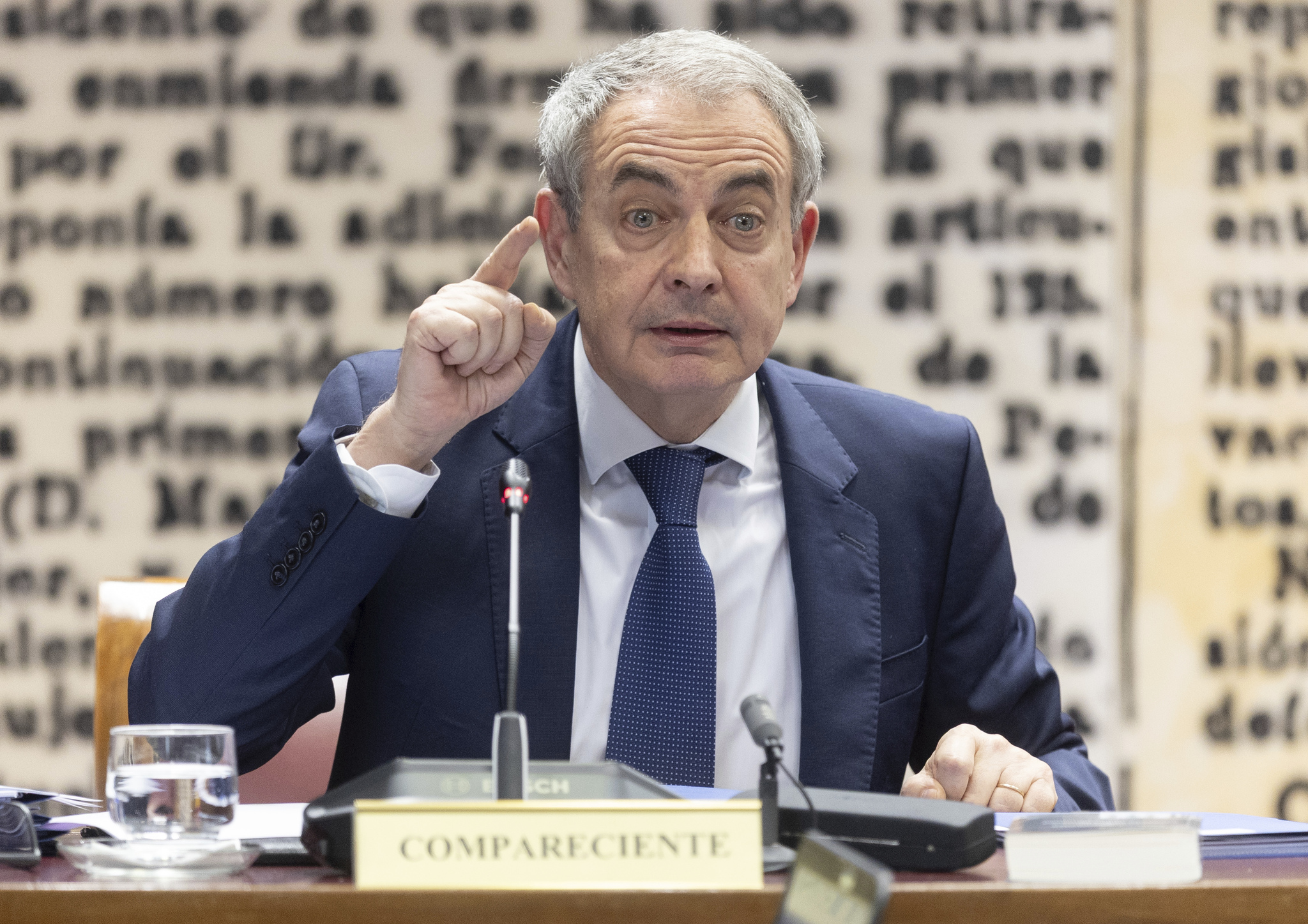 El juez interroga esta semana a la excúpula de Plus Ultra que admite pagos por la mediación de Zapatero para el rescate