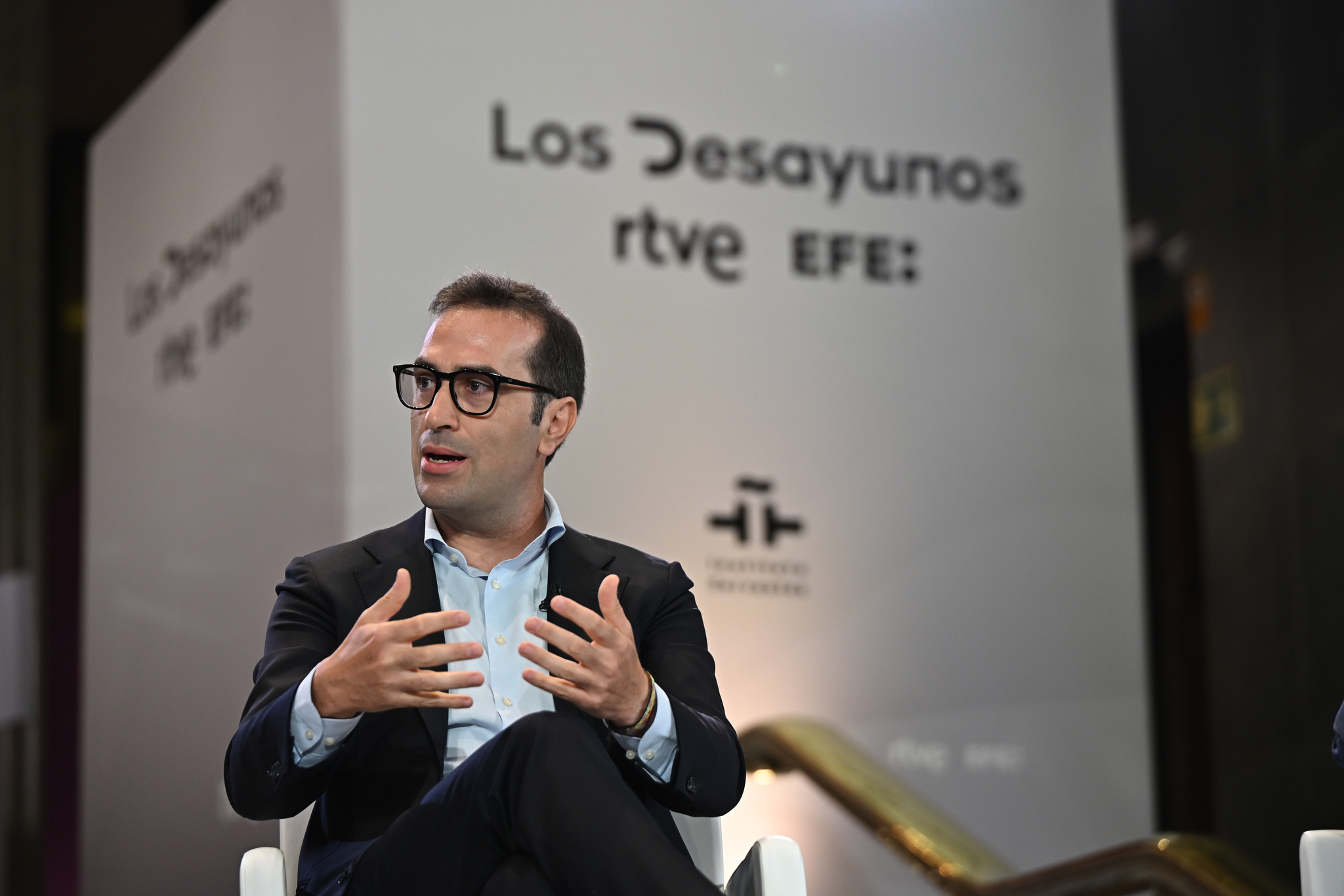 Cuerpo avanza un crecimiento del PIB del 0,6 en el tercer trimestre pese a la guerra El ministro de Economía descarta, de momento, una revisión del cuadro macro, que apunta a un crecimiento del 2,6 este año, e insiste en que el Ejecutivo presentará Presupuestos para 2027 con intención de aprobarlos. Leer