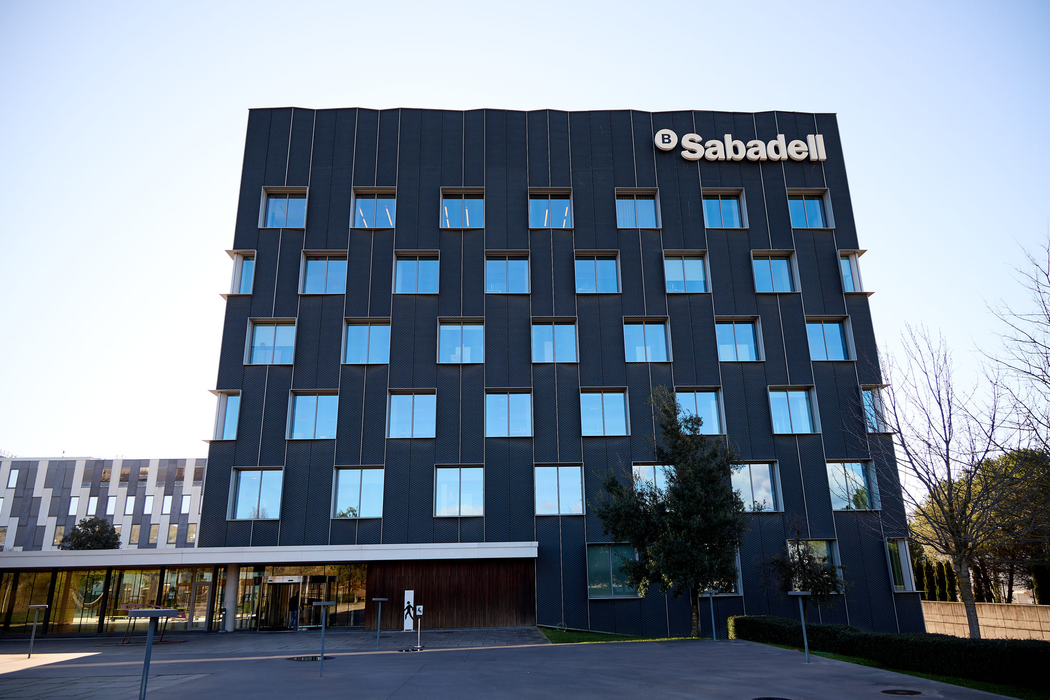 Sabadell vende 350 millones en préstamos impagados