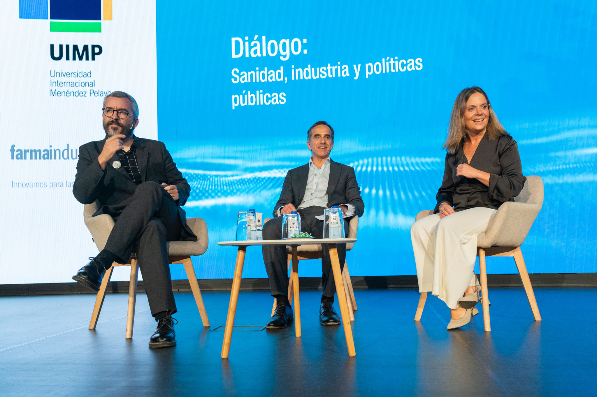 Las farmacéuticas piden menos regulación y plazos para competir con EEUU y China La industria farmacéutica reunida en Santander considera que la pérdida de competitividad de Europa pasa por repensar la burocracia y acortar plazos para que los fármacos lleguen antes al paciente. Leer