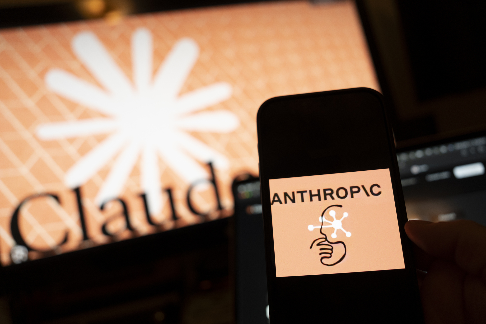 Anthropic afirma haber impedido que científicos desarrollaran armas biológicas con IA