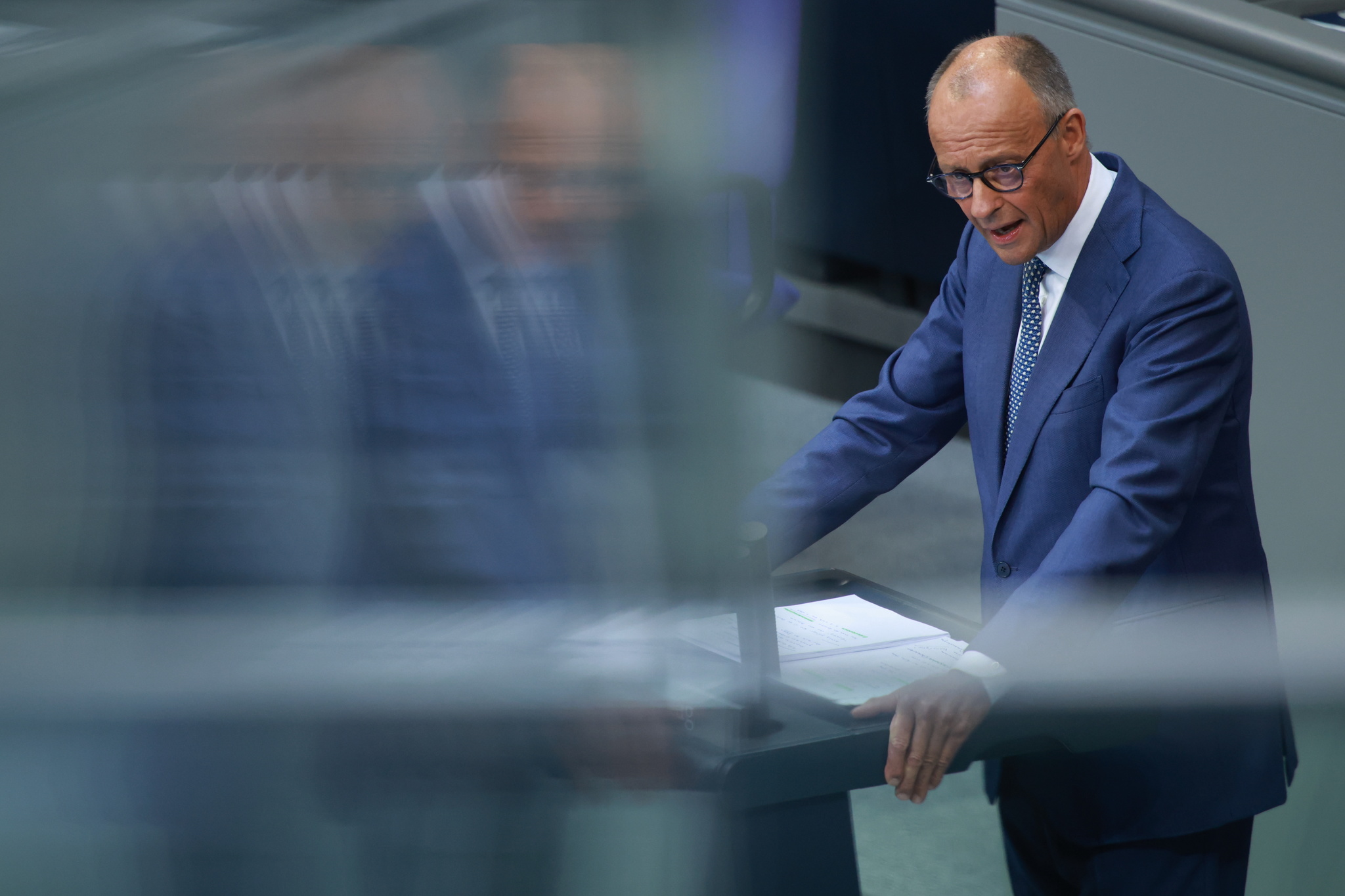 Friedrich Merz, el gran perdedor de las elecciones en Sajonia-Anhalt El canciller alemán prometió un giro político, pero ha terminado garantizando la continuidad. Su incapacidad para afrontar los problemas económicos y sociales del país resulta cada vez más evidente, y dentro de la CDU la situación comienza a ser insostenible. Leer