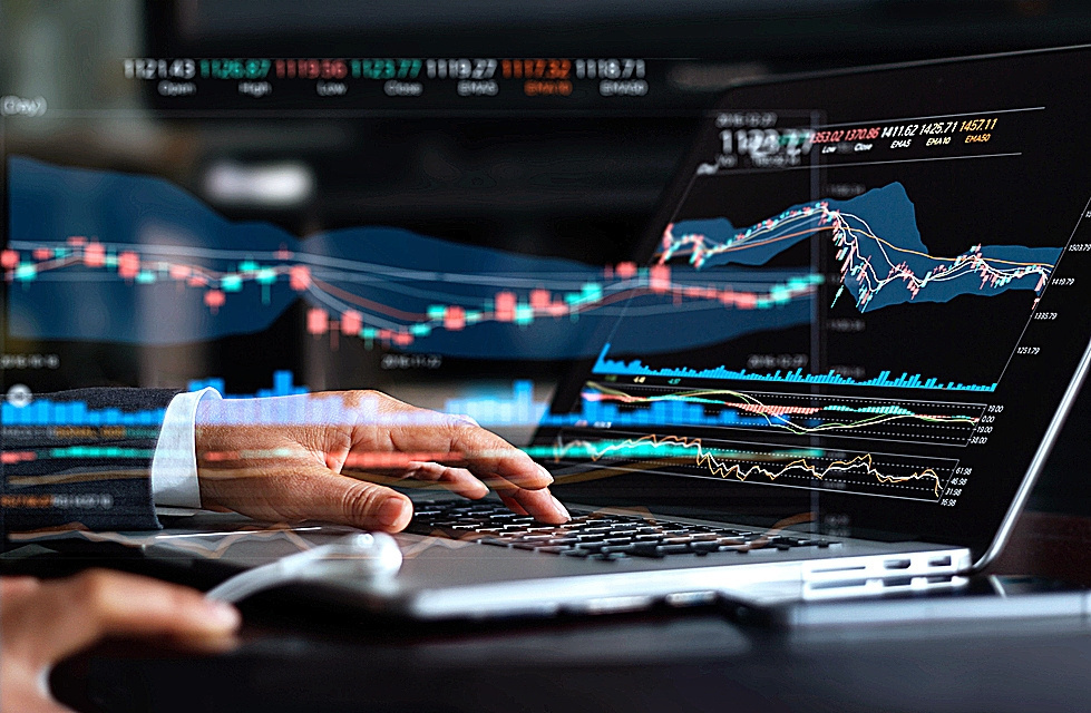 Las carteras canalizan uno de cada cuatro euros en fondos CaixaBank, Santander y BBVA concentran el 70 del mercado de gestión discrecional. Leer