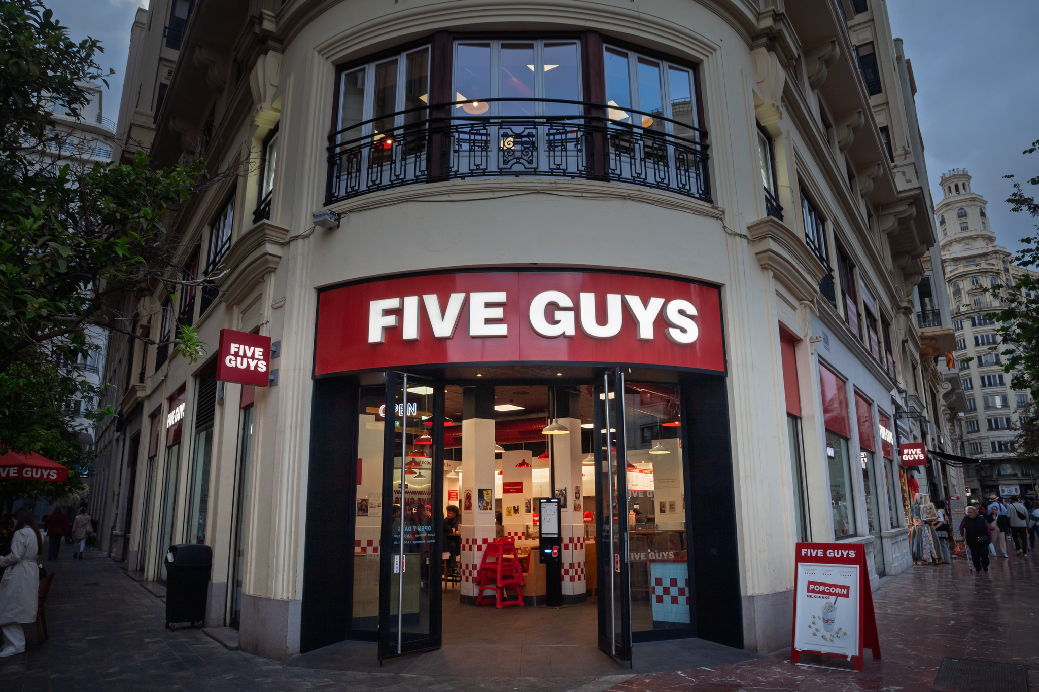 Five Guys supera los 100 millones de ventas en España y abrirá más locales