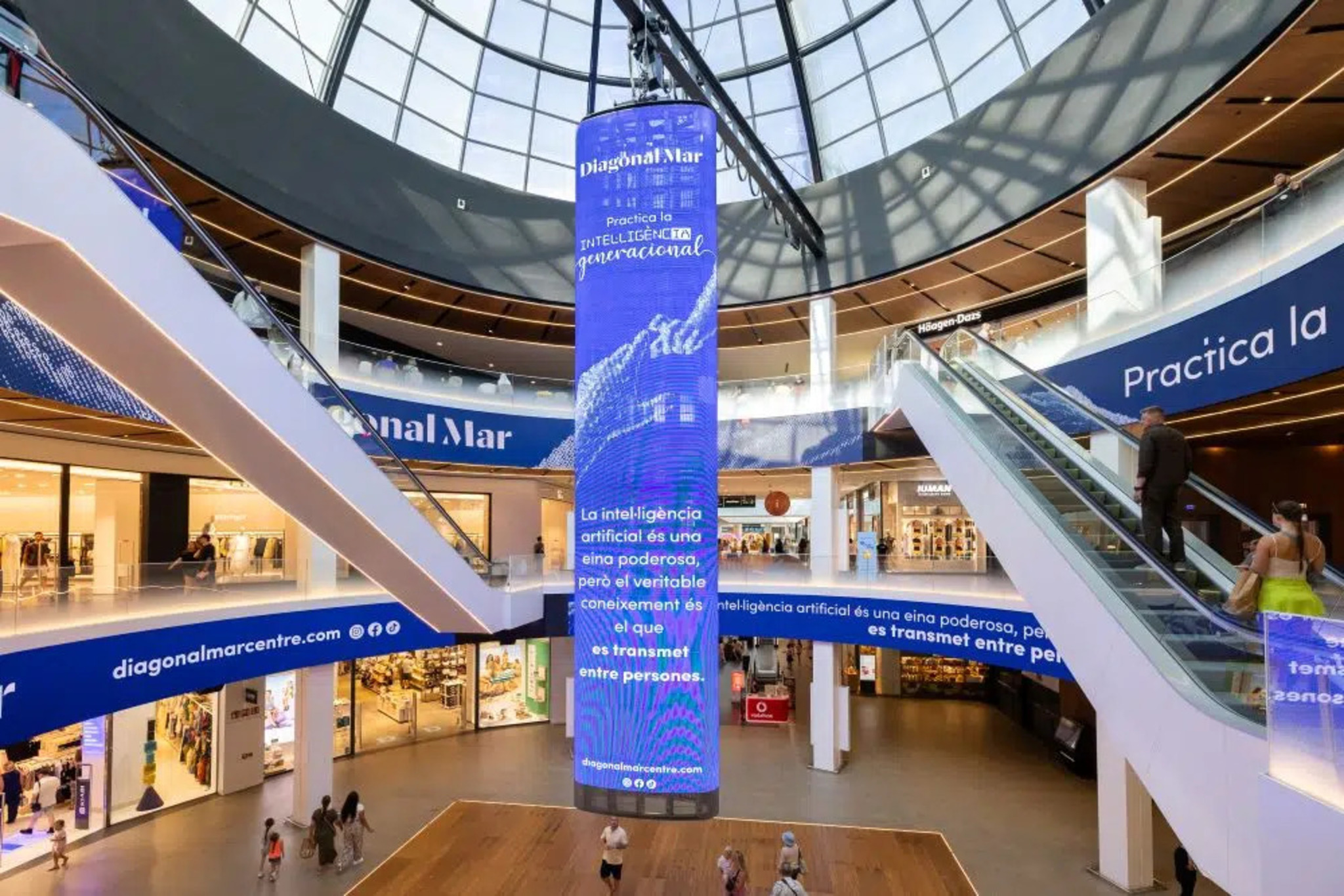 DWS pone a la venta el centro comercial Diagonal Mar