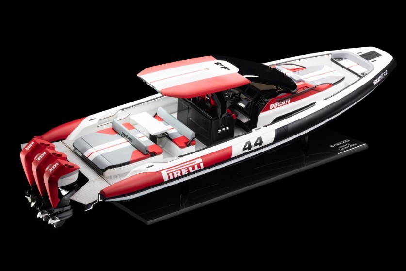 Ducati se lanza al agua con la exclusiva Pirelli 44