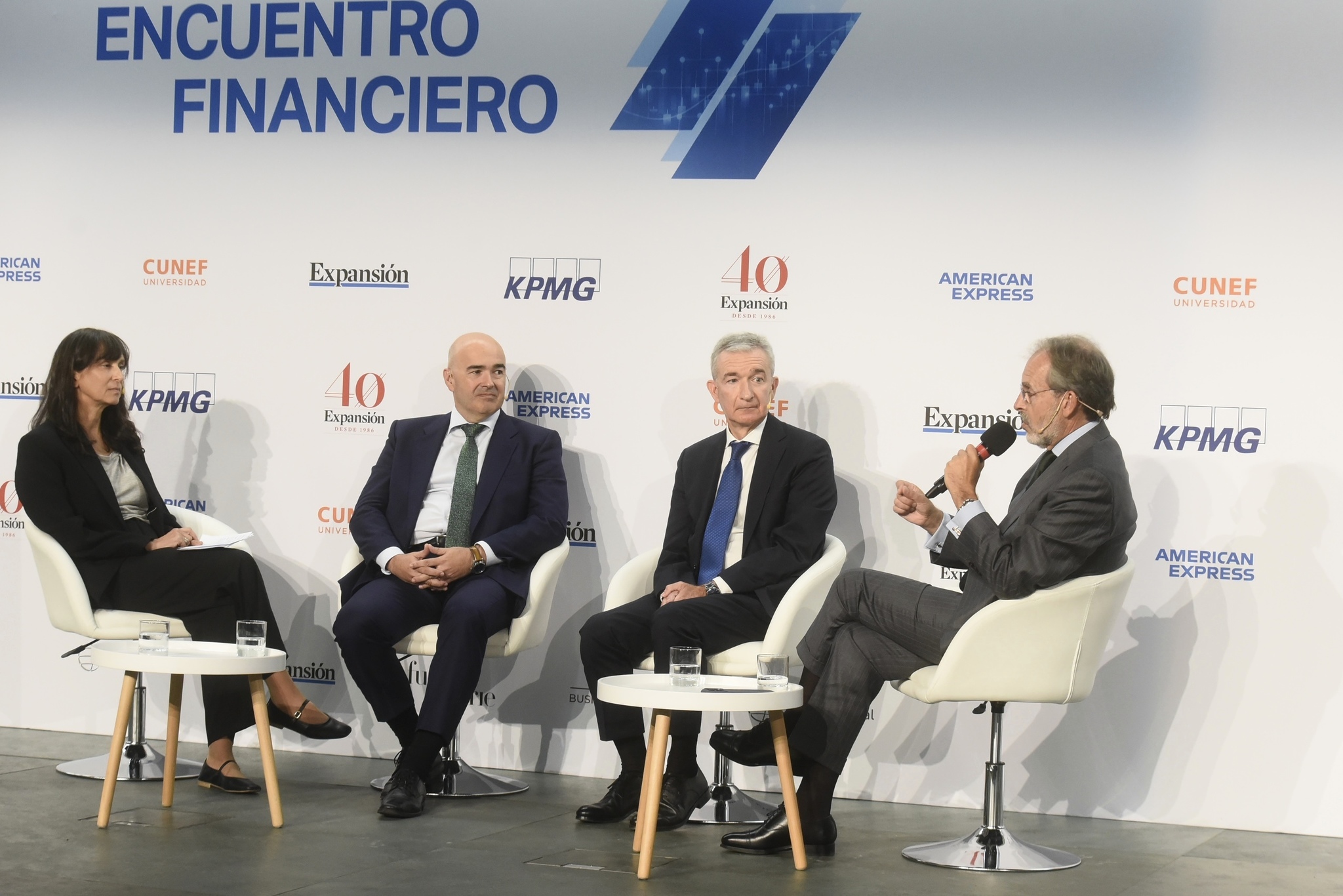 La IA en la banca mediana: cómo innovar sin perder la esencia