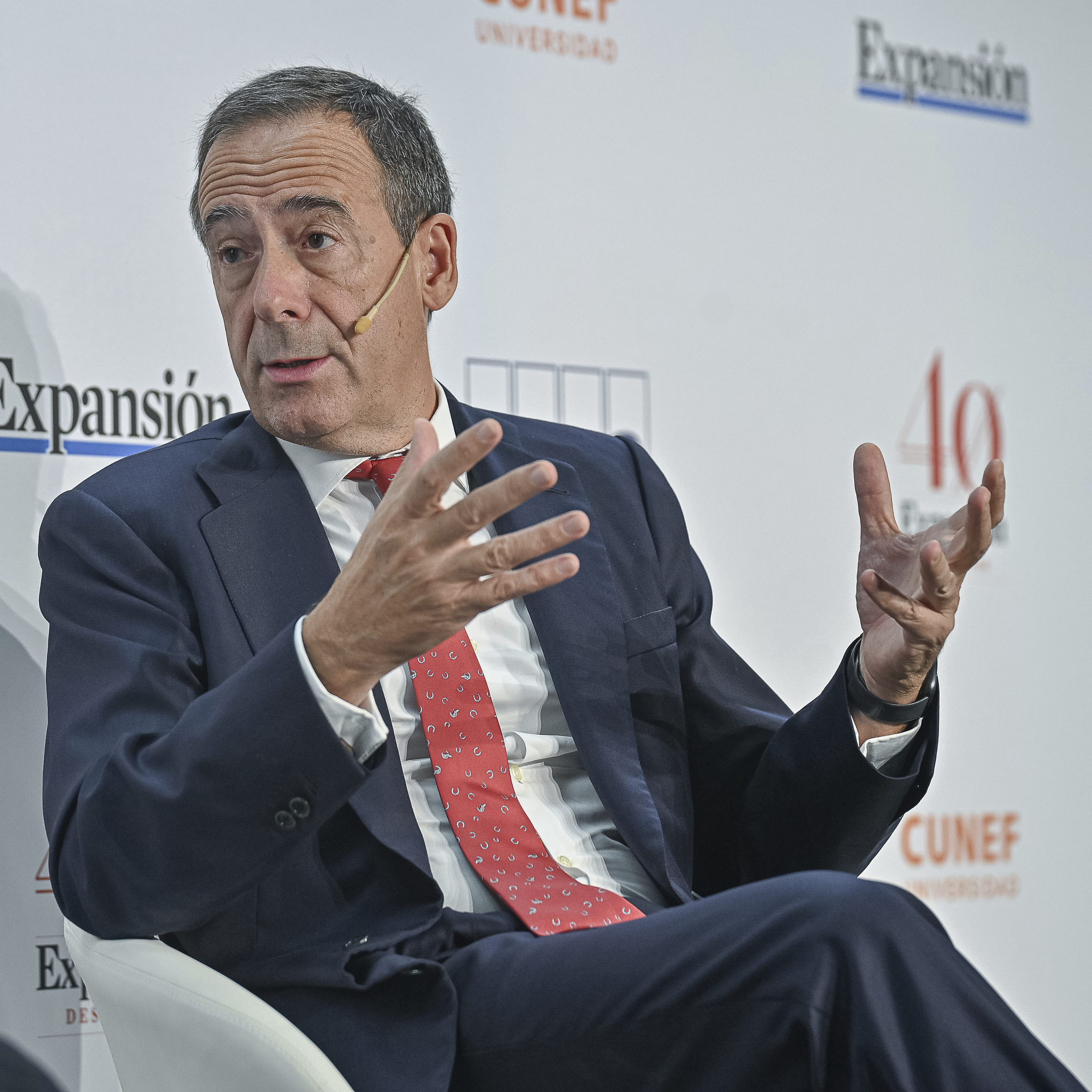CaixaBank ficha a Morgan Stanley para que analice la compra de Cetelem