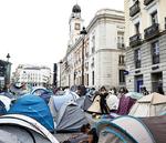 El Gobierno, acorralado por las acampadas de Ceuta y la Puerta del Sol