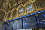 El Ibex inicia el trimestre con el alivio del petróleo pero no de la deuda