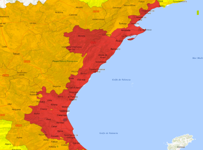 La Aemet aconseja no viajar en Castellón, Tarragona y Valencia por aviso rojo por lluvias torrenciales La Aemet recomienda "no viajar salvo que sea estrictamente necesario" en zonas de Castellón, Tarragona y Valencia, con avisos rojos por "peligro extraordinario" de "lluvias torrenciales". Leer