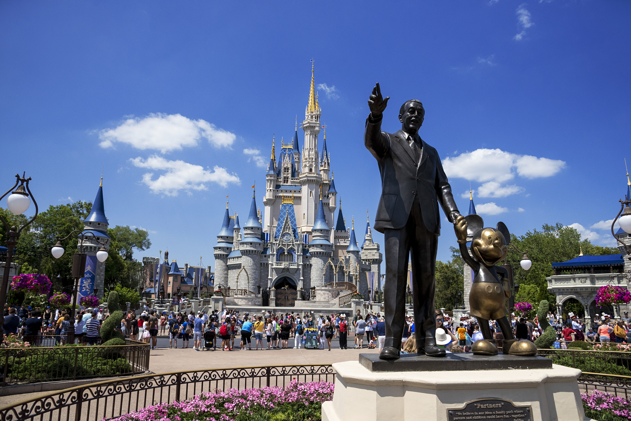 Disney despide a cerca de trescientos empleados y ofrece un retiro anticipado a varios ejecutivos