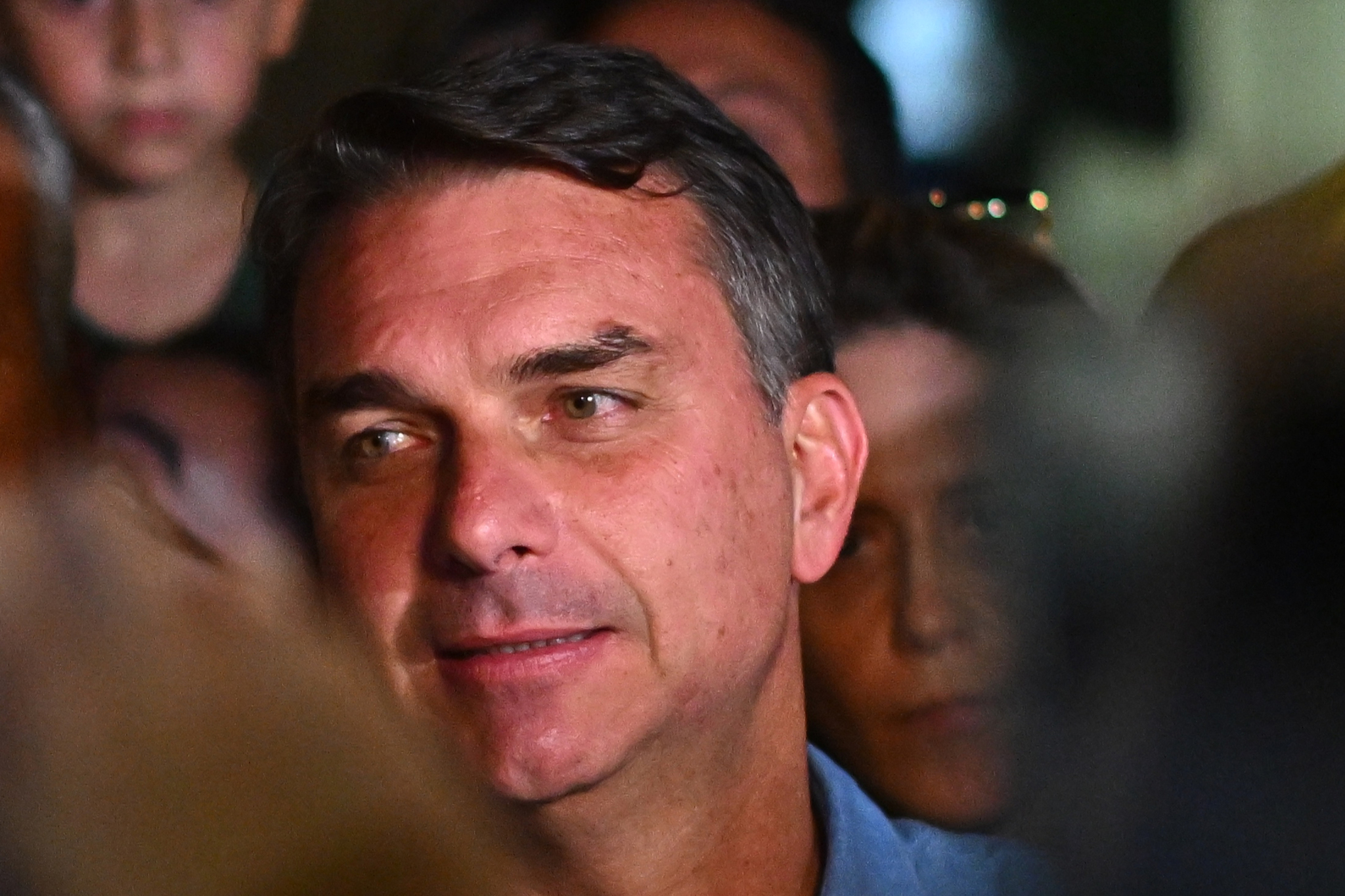 Flávio Bolsonaro gana la primera vuelta en Brasil y forzará una segunda vuelta con Lula