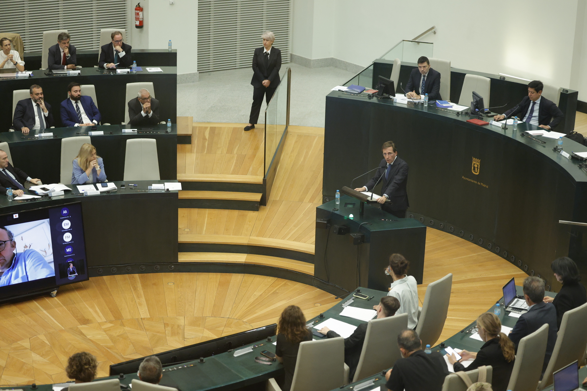 Almeida lanza un plan para transformar suelos de oficinas en 18.400 viviendas protegidas de alquiler