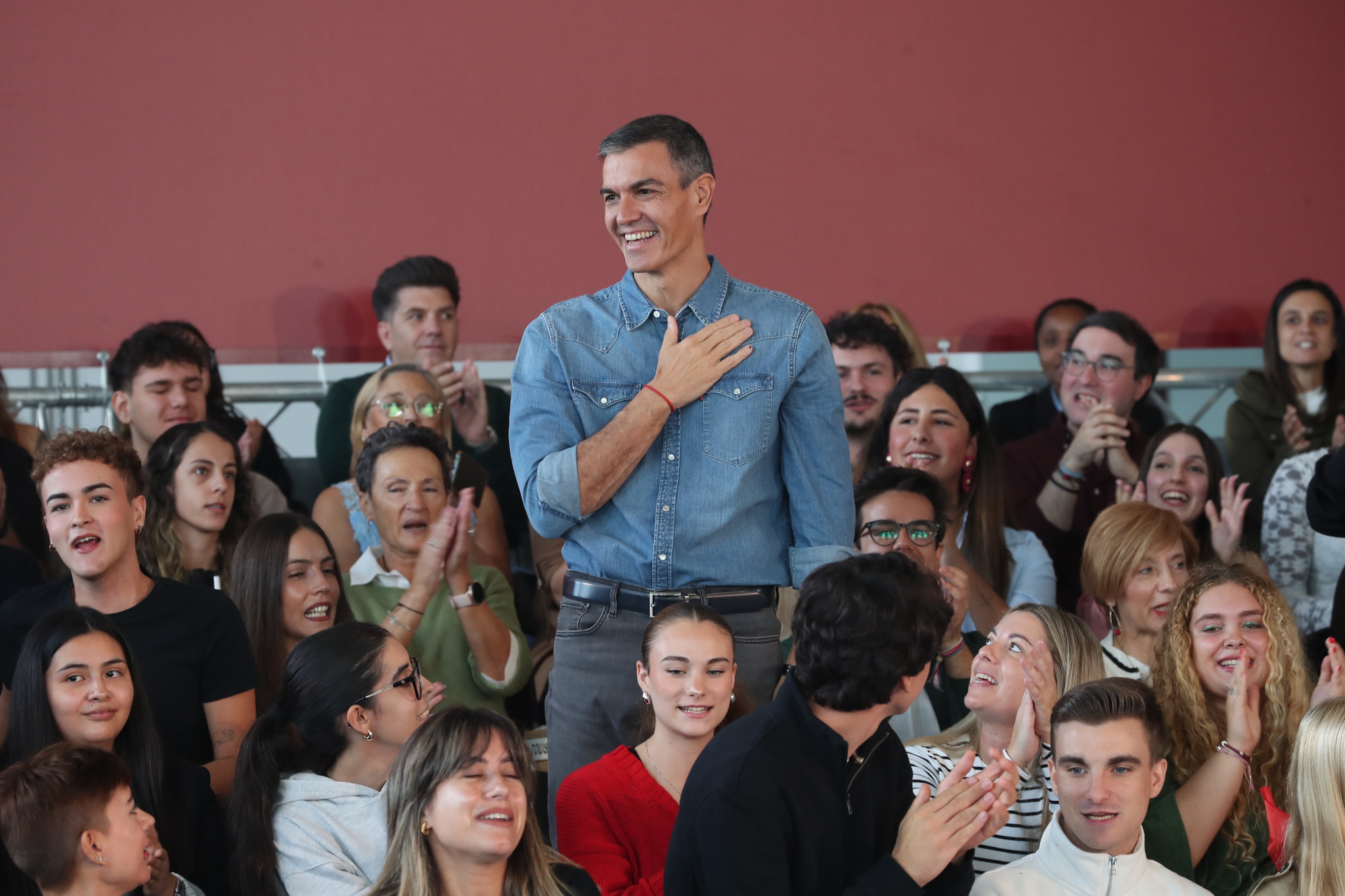 Sánchez pide al Supremo frenar el "intento de atropello" de PP y Vox contra la ley de nietos