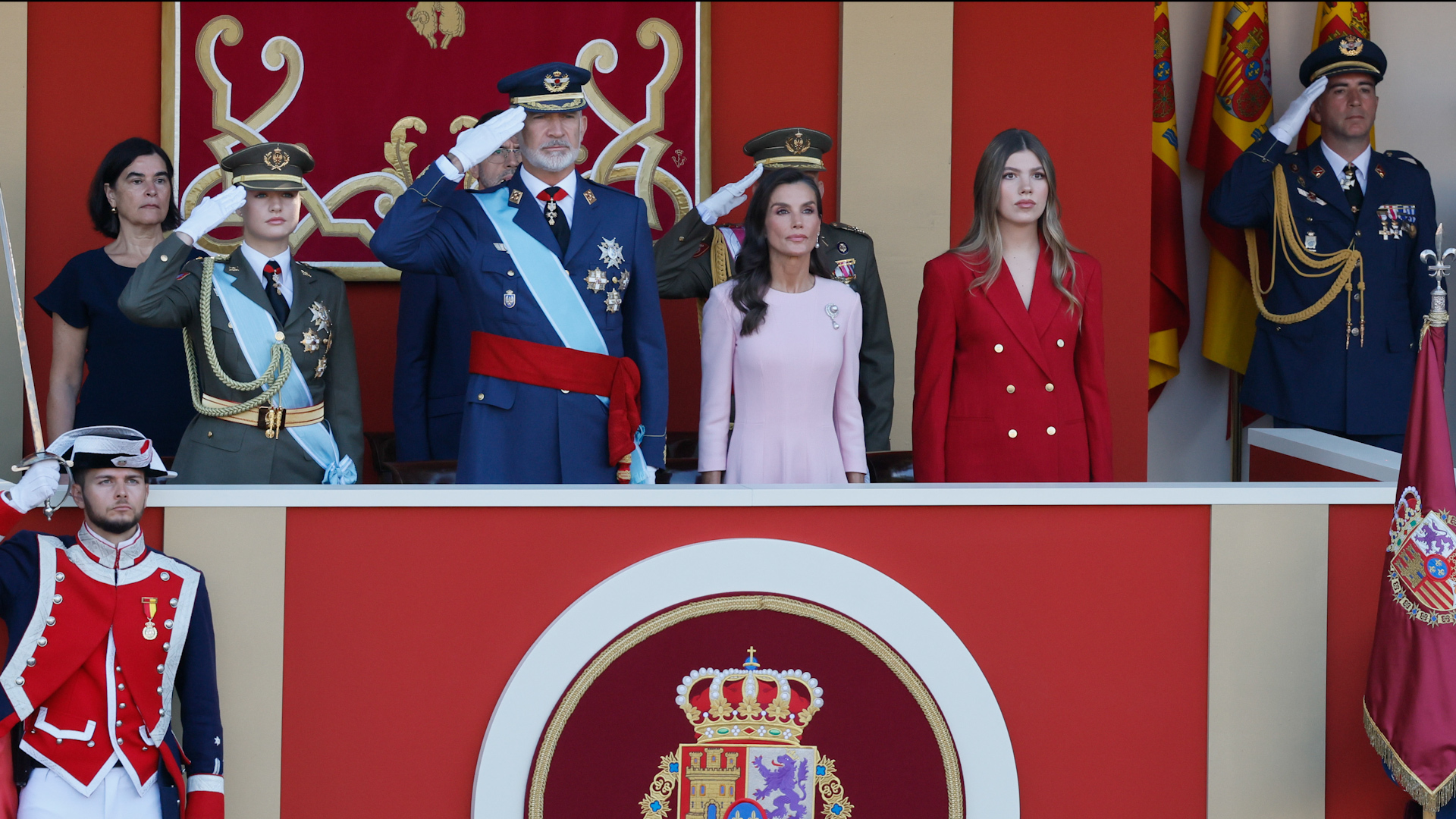 Els reis presideixen la desfilada del 12 d'octubre per la Festa Nacional