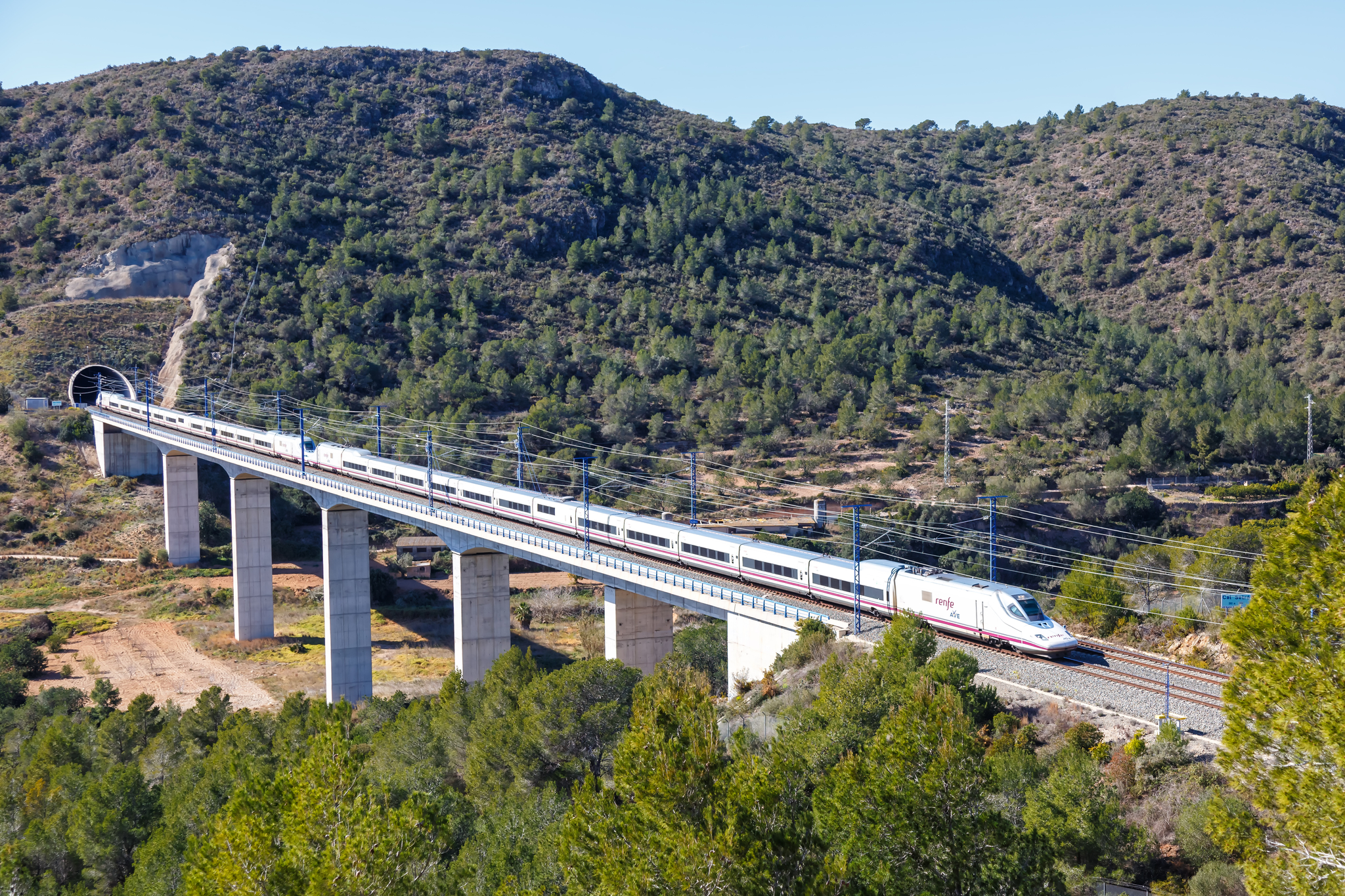 Interrumpida la Alta Velocidad entre Barcelona y Madrid por la avería de un tren en Ricla