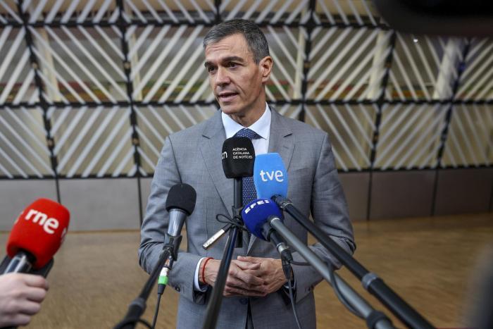 Sánchez y Feijoo se enzarzan sobre las pensiones en Bruselas