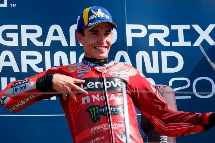 Marc Márquez e Iris Tió, mejores deportistas españoles de 2025 Marc Márquez e Iris Tió han sido reconocidos como los mejores deportistas españoles de 2025 en los Premios Nacionales del Deporte, como ganadores de los premios Rey Felipe y Reina Letizia. Leer