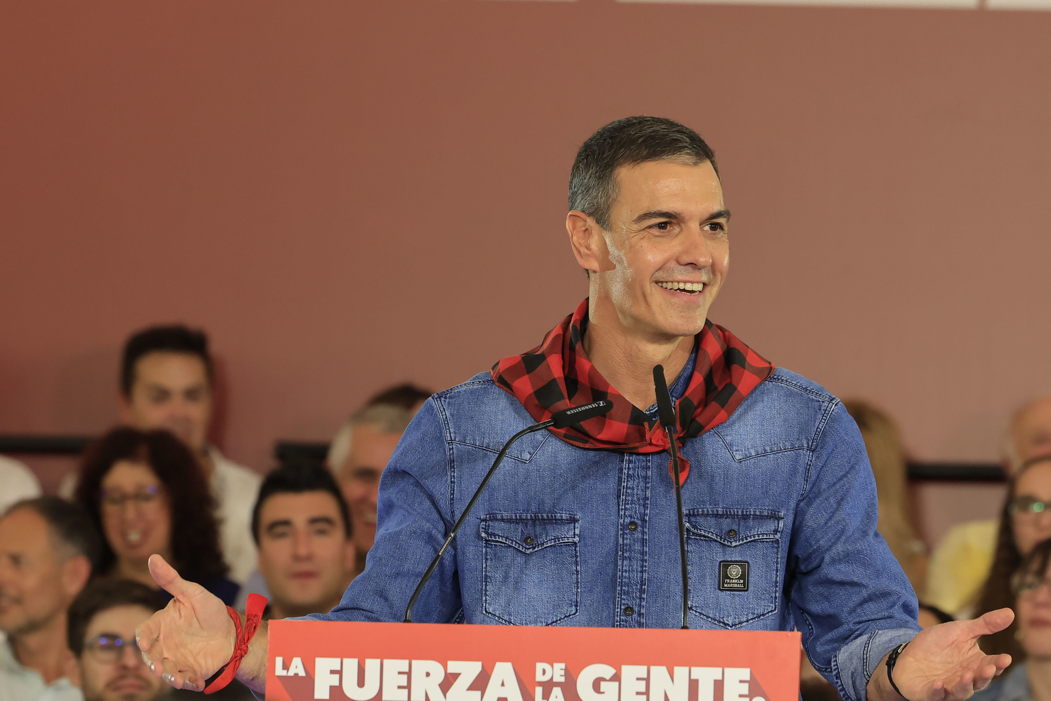 El Comité Federal del PSOE proclama a Sánchez candidato por unanimidad y ratifica listas