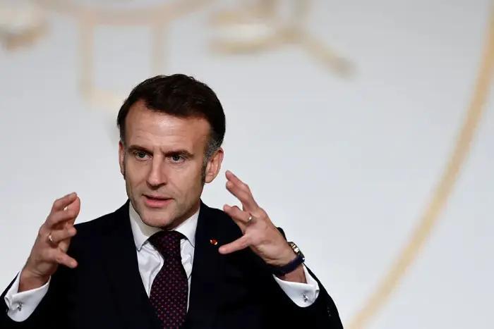 Macron prohíbe “ciertas reuniones” en Francia tras el estallido violento