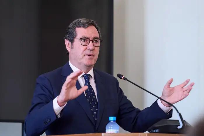 CEOE pide a los partidos un ahorro en costes energéticos de 25.000 millones