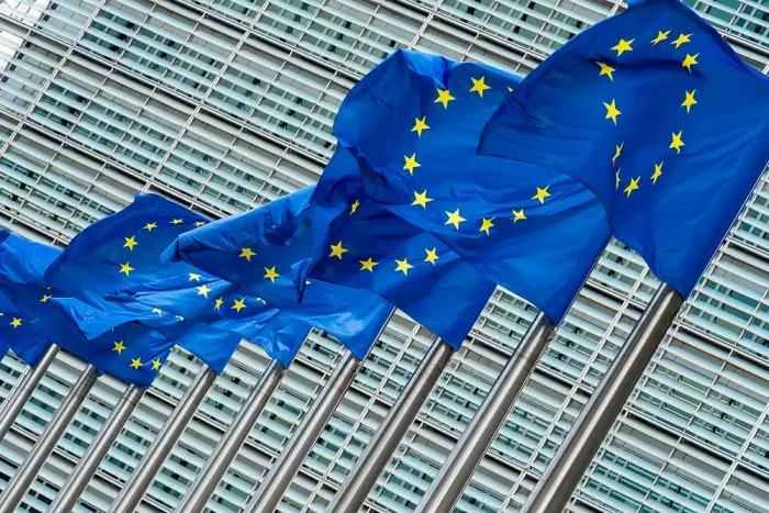 Bruselas endurece las reglas para los líderes de mercado