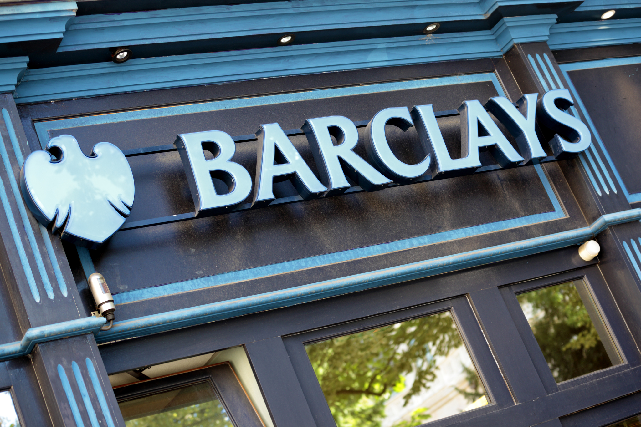 Barclays recortará 5.000 empleos por el uso de la IA  y otras tecnologías