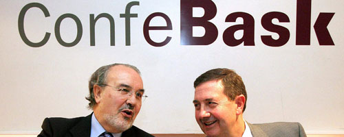 Pedro Solbes, vicepresidente segundo y ministro de Economía y Hacienda, y Miguel Lazpiur, presidente de la patronal Confebask