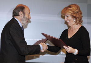 El ministro del Interior, Alfredo Prez Rubalcaba, y la presidenta de la Comunidad de Madrid, Esperanza Aguirre , firmaron un protocolo de cooperacin en materia de seguridad