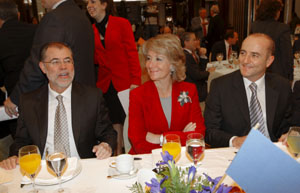 La presidenta de la Comunidad de Madrid, Esperanza Aguirre , junto a los ministros de Justicia, Mariano Fernndez Bermejo, e Industria, Miguel Sebastin
