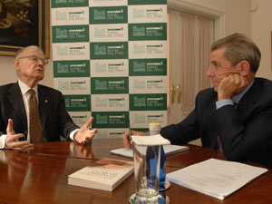 Thomas Schelling, Nobel de Economía en 2005, y Manuel Conthe, presidente del Consejo Asesor de EXPANSIÓN y Actualidad Económica | Foto Rafa Martín
