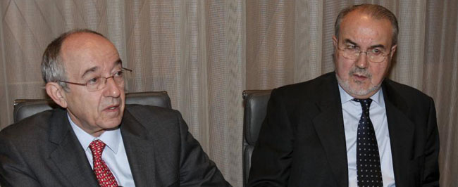 El gobernador del Banco de España, Miguel Ángel Fernández Ordóñez y el vicepresidnete del Gobierno y ministro de Economía Pedro Solbes