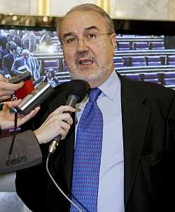 El ministro de Economa y Hacienda, Pedro Sobes, ayer tras aprobarse los Presupuestos Generales para 2009