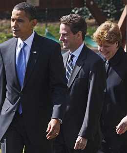 De izquierda a derecha: El presidente de EEUU, Barack Obama, el secretario del Tesoro, Timothy Geithner y la asesora econmica de la Casa Blanca, Christina Romer. Imagen tomada el 18 de marzo