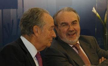 El vicepresidente del Gobierno, Pedro Solbes, y el presidente de OHL, Juan Miguel Villar Mir