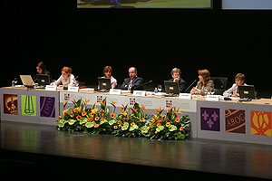 Mesa de debate en las Jornadas de Juntas de Gobierno de los Colegios de Abogados que se estn celebrando en Pamplona.