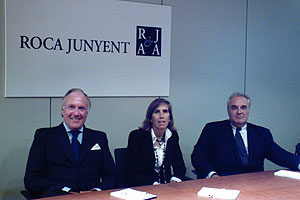 Los tres nuevos socios de Roca Junyent en la oficina de Madrid, procedentes de Landwell-PwC y NH Hoteles.