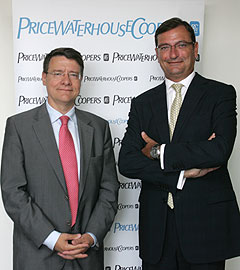 Jordi Sevilla y el presidente de PwC, Carlos Mas.