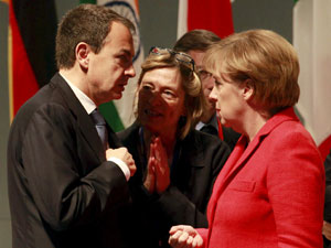 Zapatero y Merkel, durante la cumbre del G20 en Londres | Foto Efe