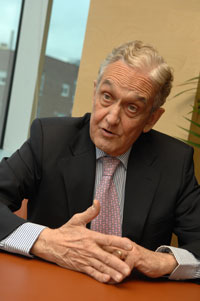 El presidente del Tribunal de Defensa de la Competencia de Madrid, Pedro Schwartz. / Rafa Martn