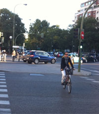 El Paseo de la Castellana a primera hora contaba con más ciclistas y viandantes de lo habitual.