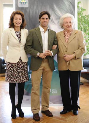 Francisco Rivera y la Infanta Doa Pilar junto con la directora del Rastrillo de Nuevo Futuro