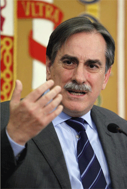El ministro de Trabajo, Valeriano Gmez.